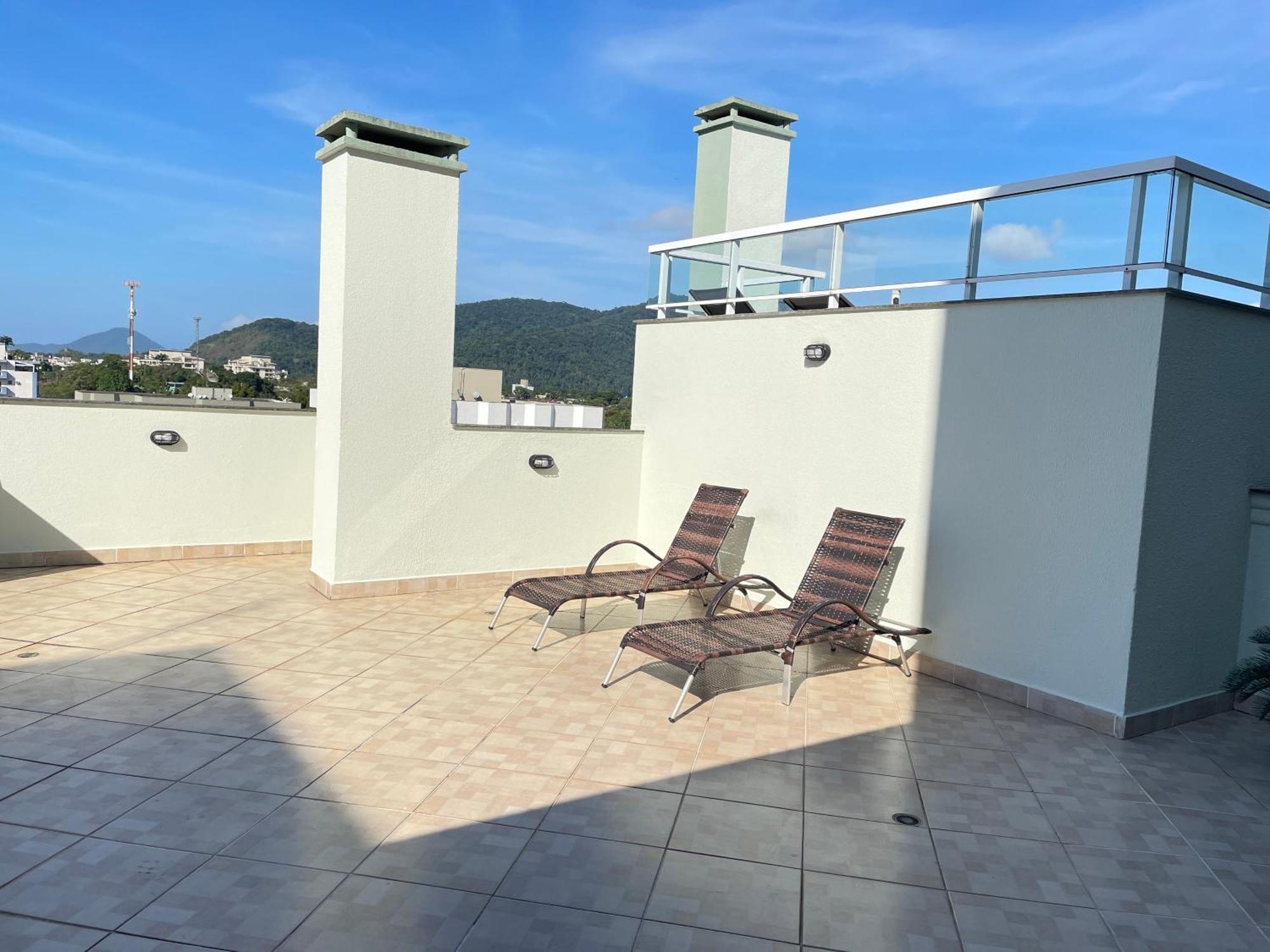 Apartamento Apto Proximo Praias, Piscina, A/c, Wi-fi.