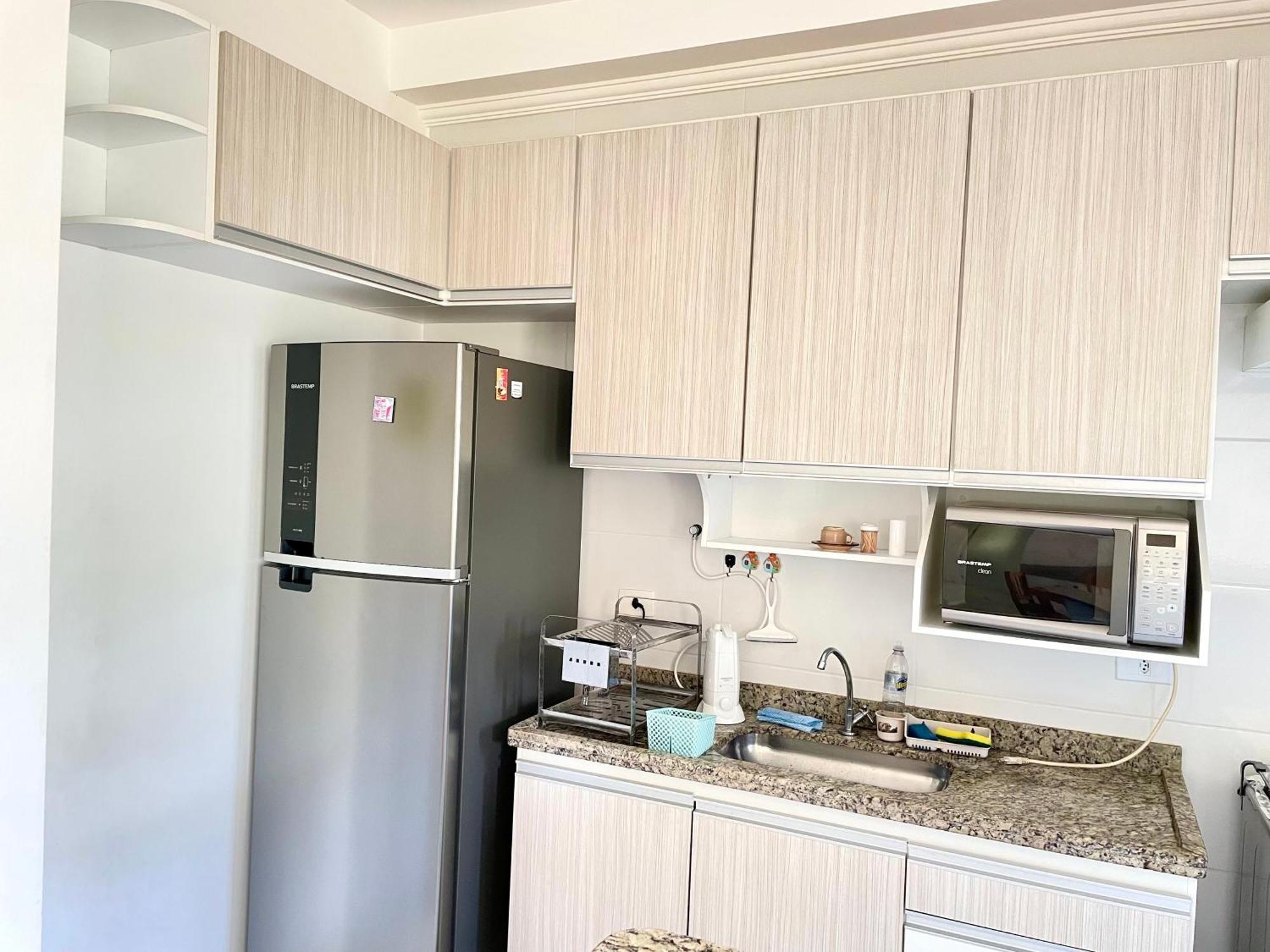 Apartamento Apto Proximo Praias, Piscina, A/c, Wi-fi.